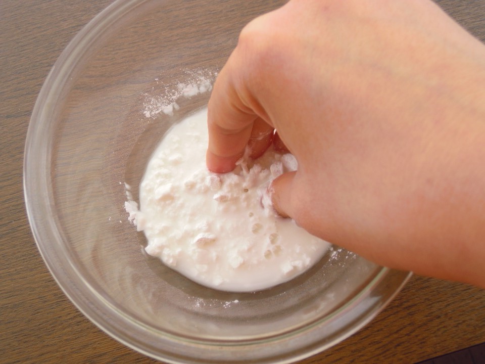 水無月　白玉粉・くず粉を溶かす