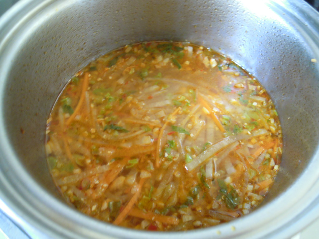 大根の中華風豆乳スープ　煮る